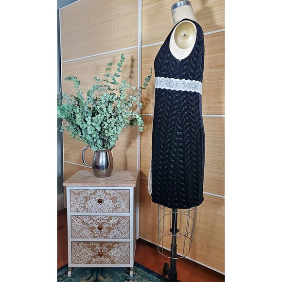 Nearly NWT Vintage Nanette Lepore Embroidered Velvet Cocktail Mini dress size 6 - Picture 4 of 9